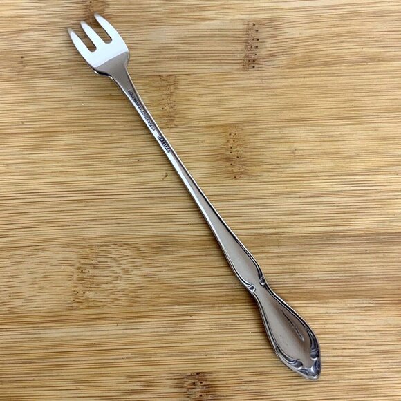 Oneida Strathmore Seafood Cocktail Forks Set of 5 Stainless Steel Flatware - Picture 5 of 6